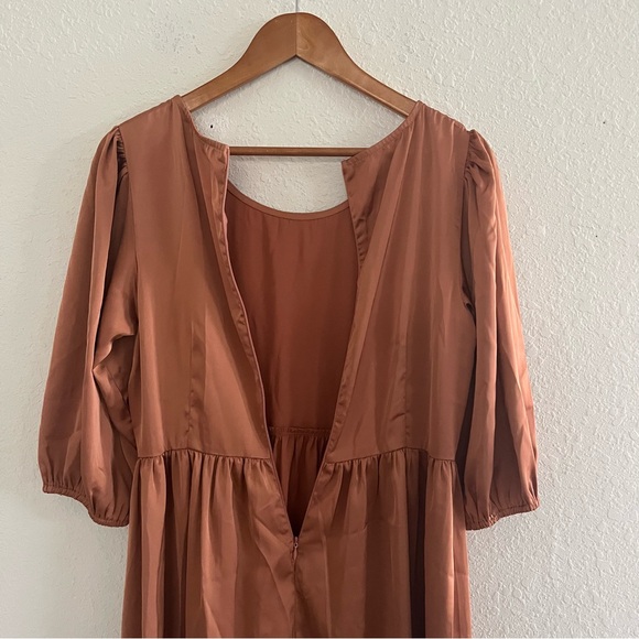 Ivy City Co Satin Genevieve Midi Dress Size Médium - Picture 6 of 9